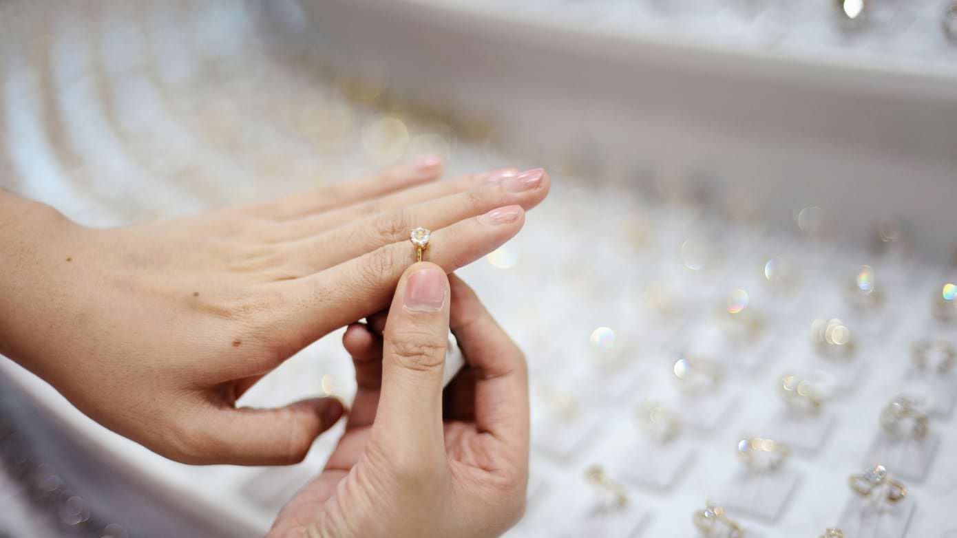 6 things to consider before buying jewelry for your Valentine – Seth Gold